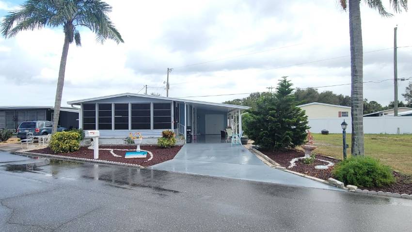 Winter Haven, FL Mobile Home for Sale located at 118 King Drive Orange Manor East